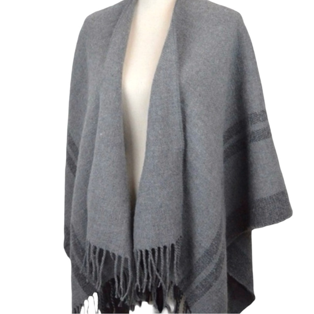 PANACHE Soft Gray Twist Fringe Shawl Wrap Poncho‎ OSFM